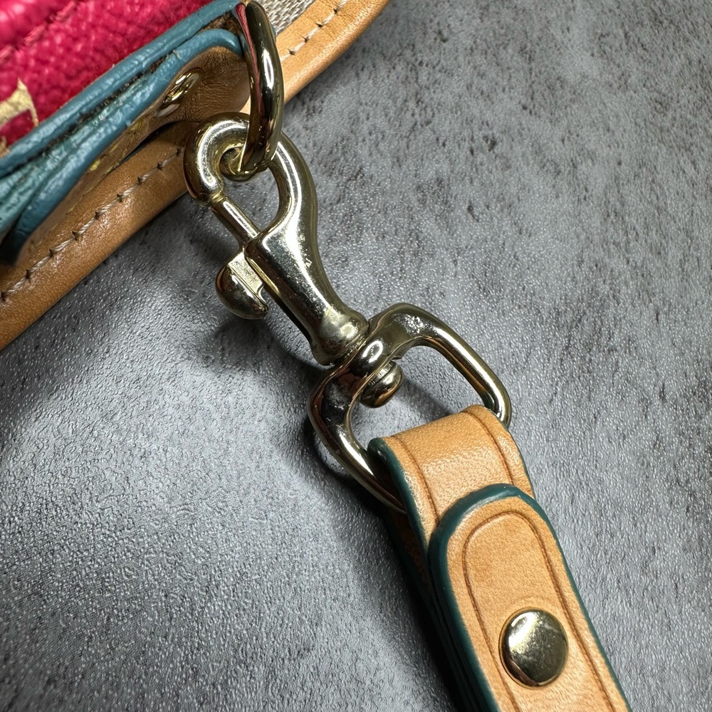 Y2K Dooney & Bourke Red Canvas Wristlet with Tan Leather Trim - Picture 10 of 10